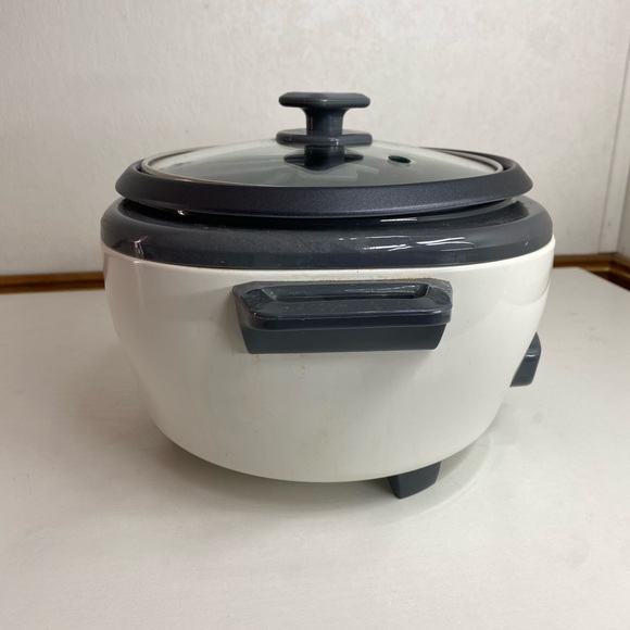 BLACK+DECKER 3 Cup Capacity Rice Cooker - Picture 3 of 12